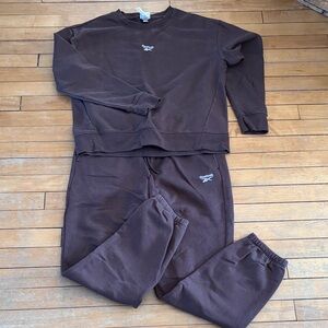 EUC Reebok Dark Brown Crewneck Sweatshirt & Joggers Set